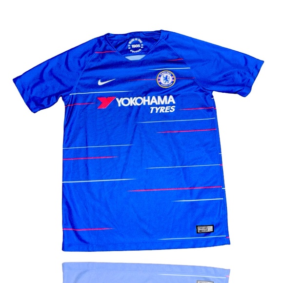 NIKE: Chelsea FC Official 2018 On Field KIT: Youth XL: Excellent Like NEW - Picture 1 of 5